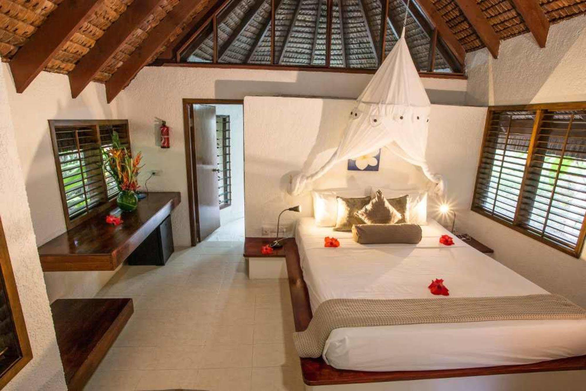 Breakas Beach Resort (Adults Only) Port Vila Eksteriør billede
